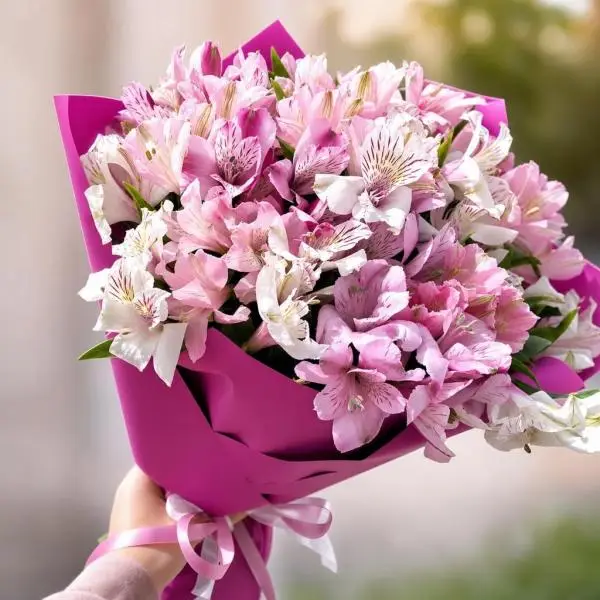 Букет из  15 розовых альстромерий 